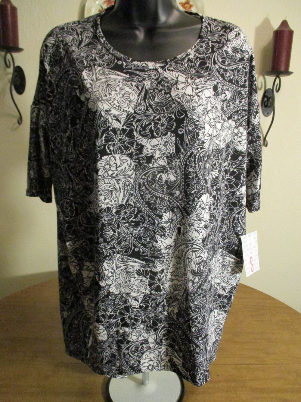 LULAROE IRMA SHIRT BLACK WHITE FLORAL SIZE SMALL